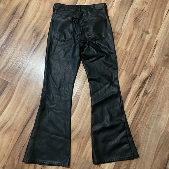 American Eagle Black Pleather Super High Rise Flare Pants Sz 6R - Picture 4 of 8